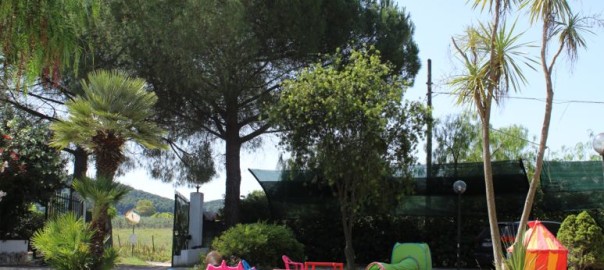area verde negli Area esterna, Appartamenti "Le Porte del Gargano". tra Vieste e Peschici