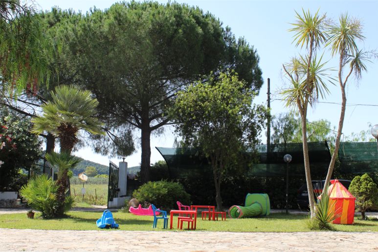 area verde negli Area esterna, Appartamenti "Le Porte del Gargano". tra Vieste e Peschici